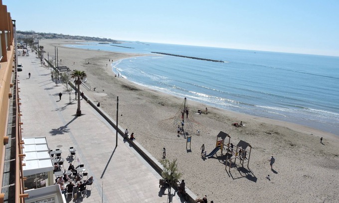 Le Grau-dʼAgde Apartment | Oceanfront Grau d'Agde T2 with Spectacular Sea Views