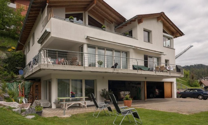 Laax Apartment | Grava: Cozy Retreat for Couples with Top Guest Ratings