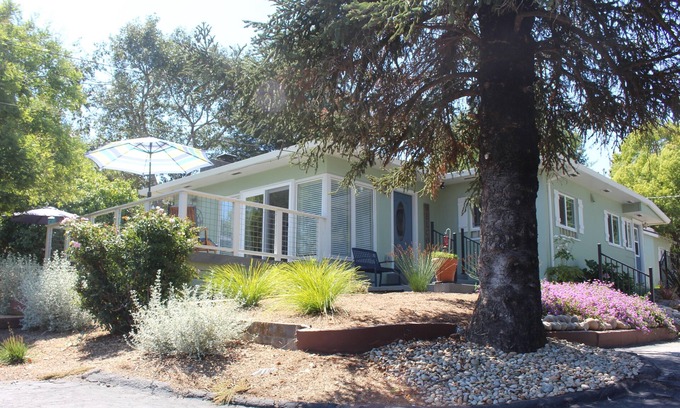 Sebastopol House | Experience Gravenstein Getaway in Sebastopol: Pet-Friendly Retreat