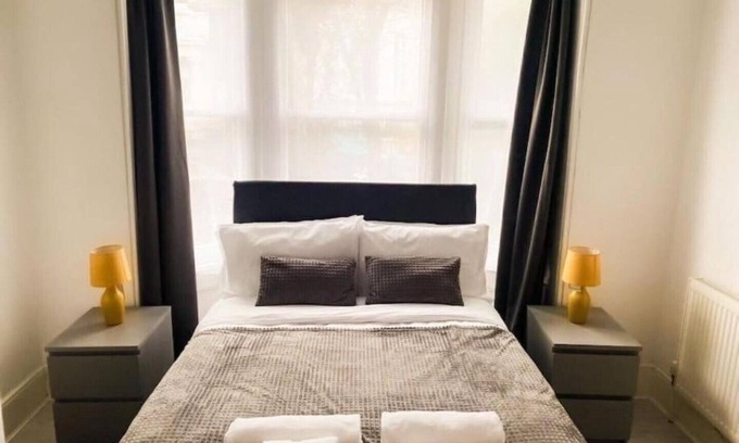 Gravesend Apartment | Stylish 2 Bedroom Gravesend Apartment with Family Amenities