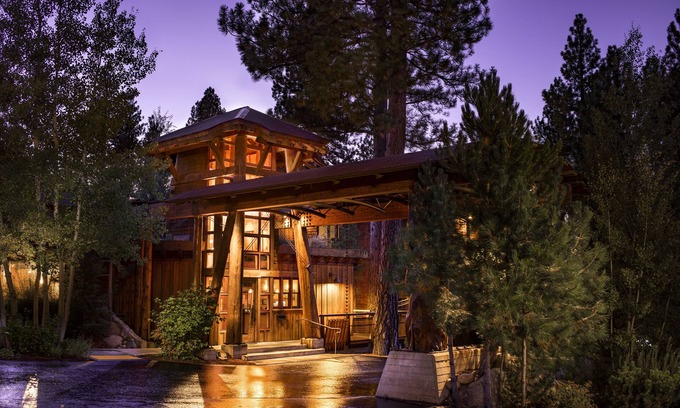Truckee Hotel | Experience Gravity Haus Truckee-Tahoe with Oceanfront Bliss
