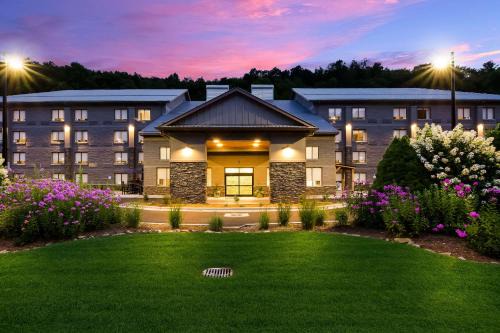 Boone Hotel | Discover Graystone Lodge: Oceanfront Retreat with Unique Amenities