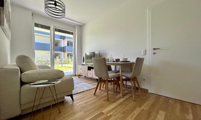 Graz-Straßgang Apartment | Ideal Graz Getaway: Family-Friendly Comfort Awaits!