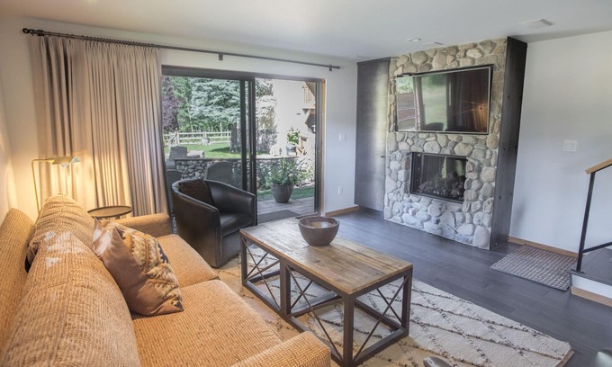 Ketchum Condo | Prime Location Townhouse in Ketchum with Spa & Hot Tub