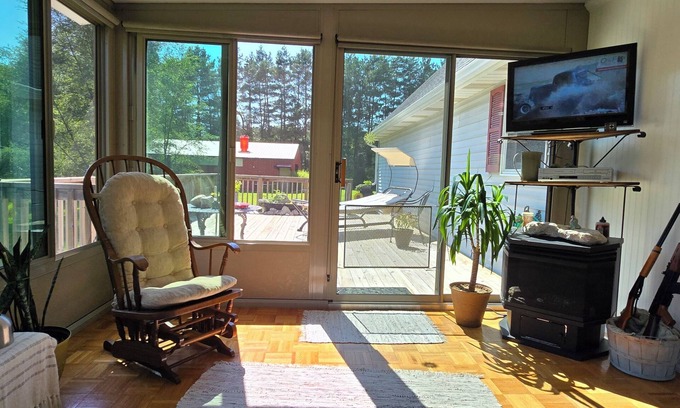 Middleville House | Great 2 bedroom home in the country and close to shopping and wildlife.