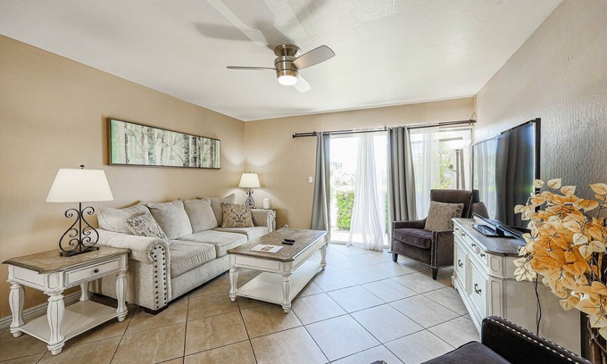 Fashion Square Apartment | Inviting 2BR Condo with Pool Near FS Mall - Pet Friendly!