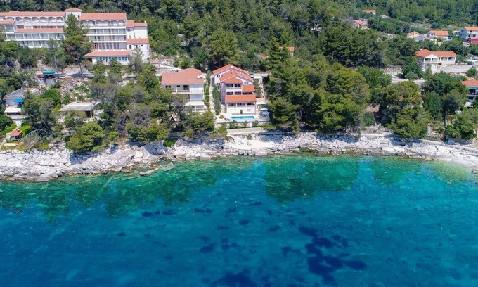 Prizba Apartment | Great 3-Bedroom Apartment with Pool and Sea View