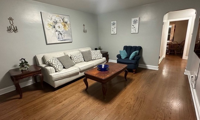 West Elsdon Apartment | Convenient 3-Bedroom Retreat Near MDW Airport