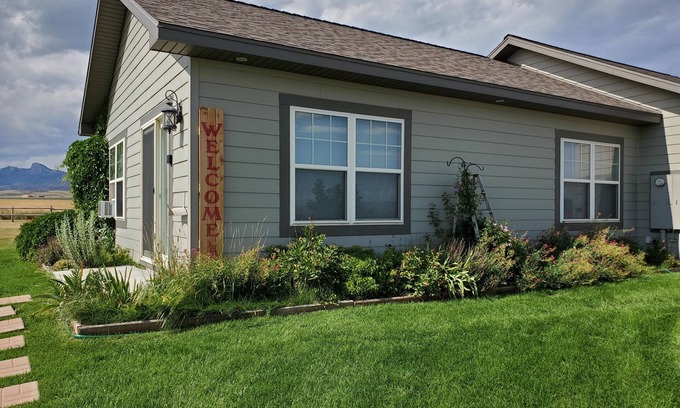 Cody Apartment | Unforgettable Cowboy Retreat with Stunning 360-Degree Views