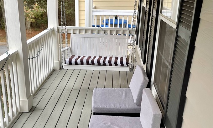 Gainesville House | Ideal 3-Bed Home with Balconies and Scenic Views in Gainesville