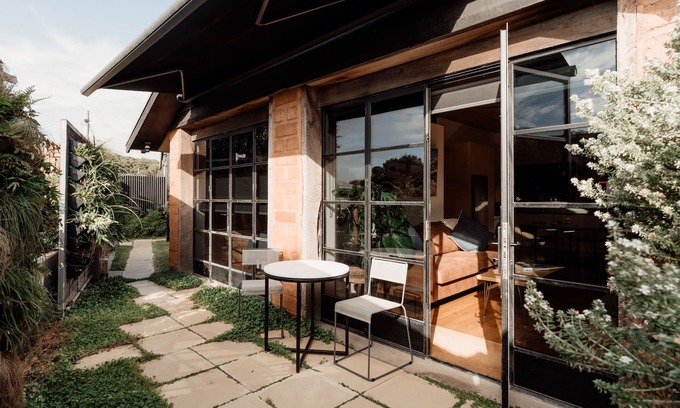Surf Beach Cottage | Relax in a Cozy 50m² Oceanfront Escape with Top Amenities