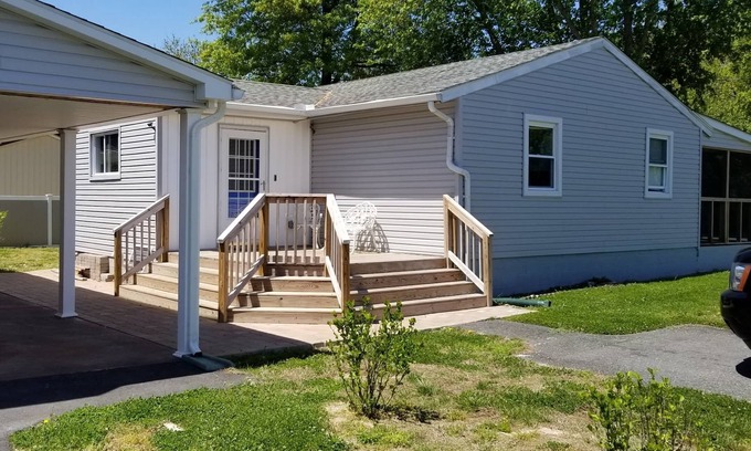 Milton House | Prime Location Near Quaint Downtown Milton and Beaches