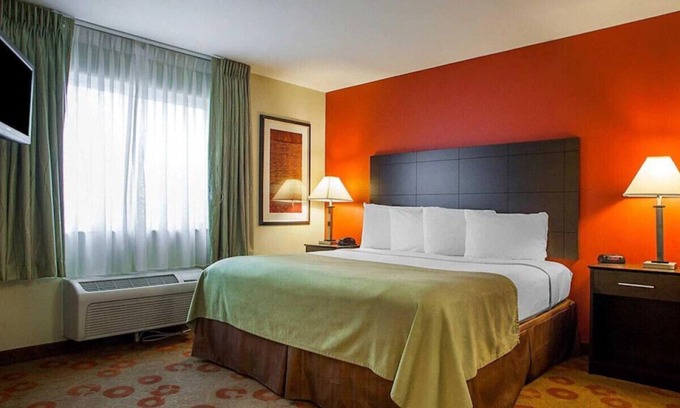 Cedar Falls House | Great Amenities & a Relaxing Ambiance!