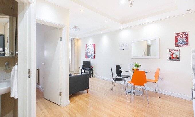 Kings Cross St. Pancras Apartment | Cozy Apartment Just 2 Minutes from the Station