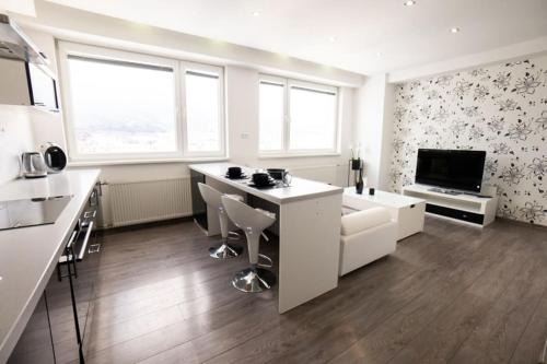 Martin Apartment | Stylish Apartment near Center with Free Parking & Child-Friendly