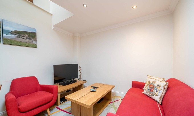 Castle Baynard Apartment | Perfect Flat Near St Paul’s Cathedral with Family Amenities