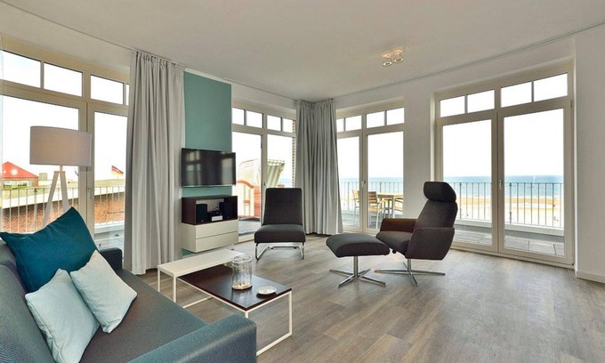 Wangerooge Apartment | Scenic Apartment with Sea Views and Balcony at Aparthotel Anna