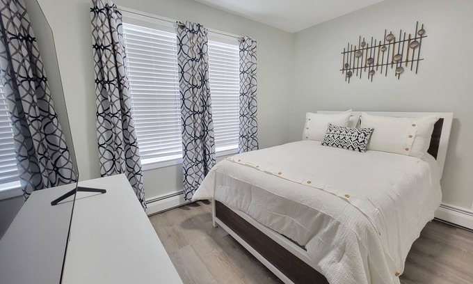 Hartford Apartment | Cozy Apartment with Breakfast and Kitchen Amenities