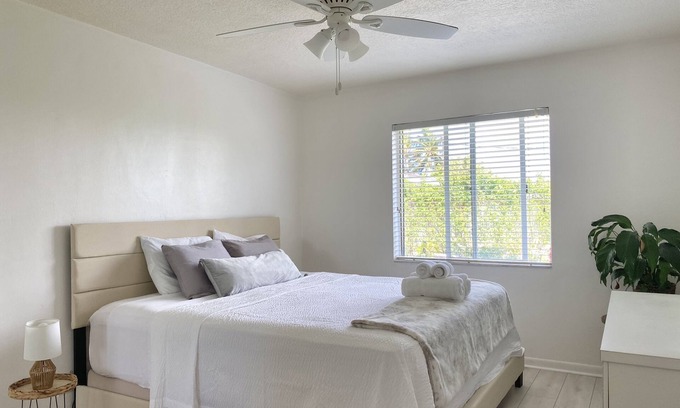 East Ocean Ave Apartment | Cozy Apt Steps from Lagoon, Minutes to the Beach