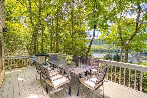 Glendale House | Family-Friendly Great Barrington Lakeside Retreat with Kayaks