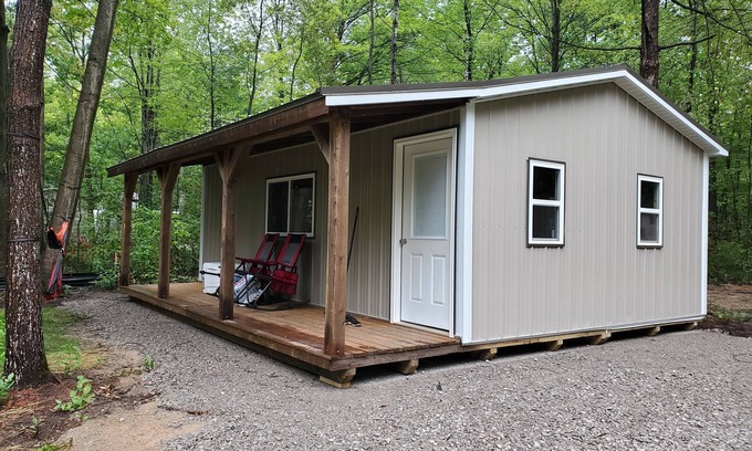 Gladwin Cabin | Ideal Camping Spot with Full Hookup and Cozy Guest House