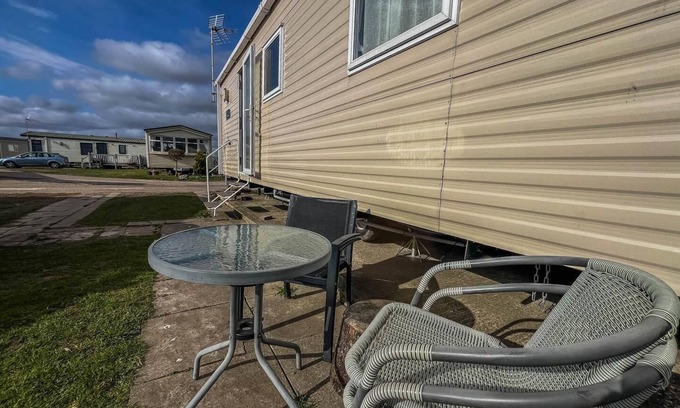 Harwich House | Modern Caravan at Dovercourt Holiday Park - Pet Friendly Stay