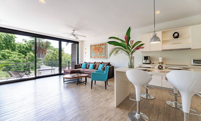 R Condo | Prime Condo Near Attractions with Oceanfront Amenities