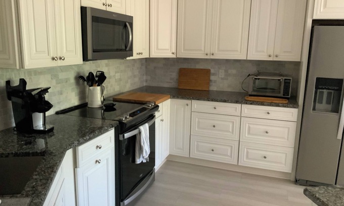 Pelican Bay Condo | Inviting Condo in Avalon, Pelican Bay - Family Friendly Stay