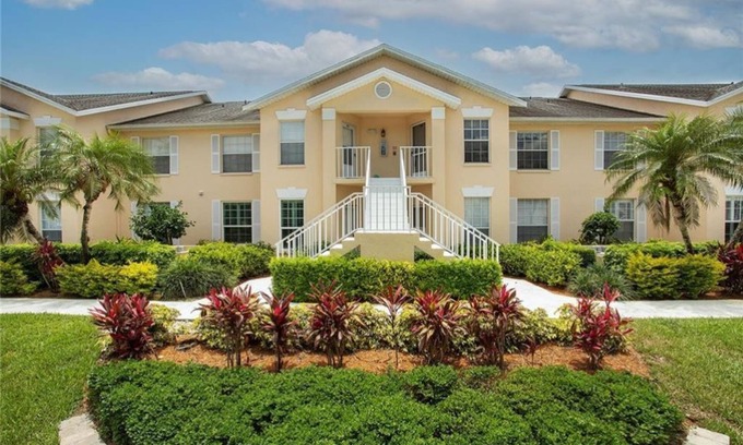 North Naples Condo | Beachside Condo with Pool and Ocean View - 10/10 Rated