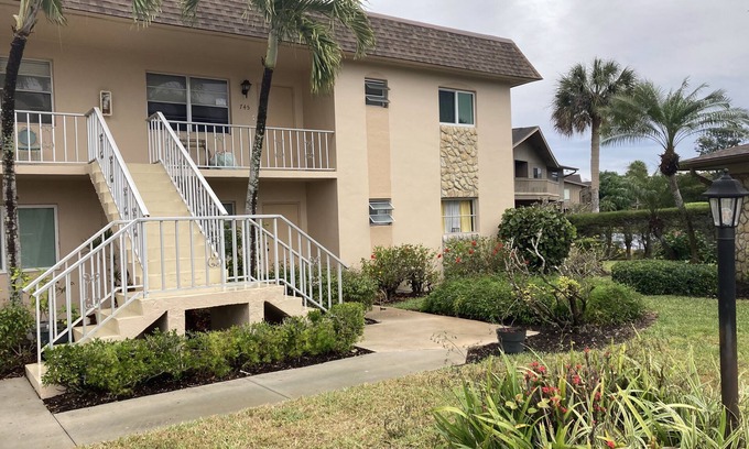 Palm River Estates House | Immaculate Room with Private Bath and Kitchen Access