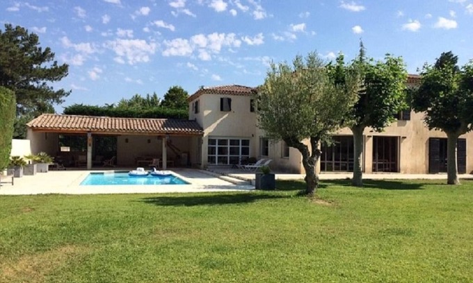 Bouc-Bel-Air House | Guest Rated 10/10: Contemporary House in Aix en Provence