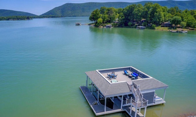 Huddleston House | Discover Dock Holiday: Wifi, Fire-Pit & Scenic Lake Views!