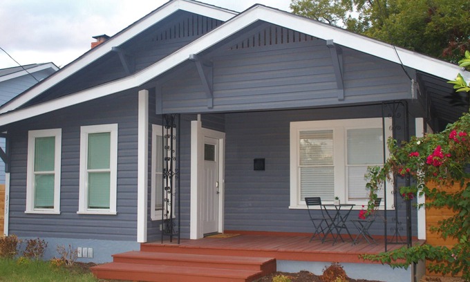 Eastside Promise Neighborhood House | Prime Downtown Stay: Steps from Riverwalk & Pearl Attractions