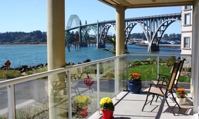 Newport House | Coastal Views & Family-Friendly Amenities in Oregon