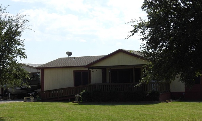 Gordonville House | Ideal Family Getaway Near Marinas with Pet-Friendly Amenities