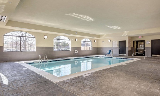 Maryland Heights Condo | Ideal for Business Travelers with Top Amenities On-Site