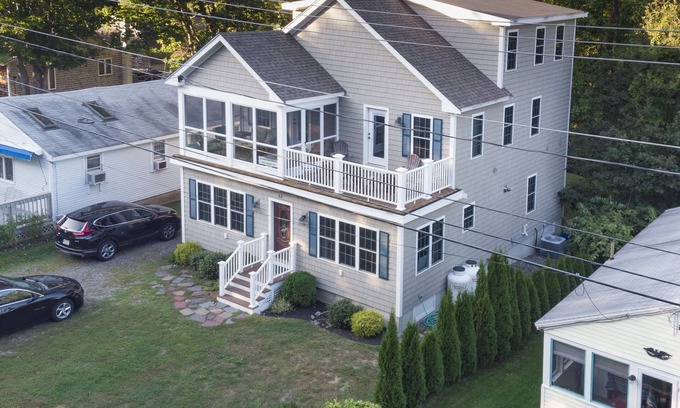 York Beach House | Ideal Getaway for Creating Memories Near the Beach!