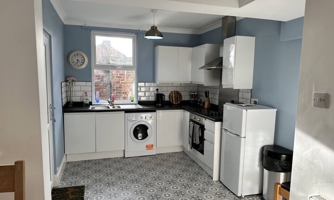 Birkenhead House | Ideal Hotel for Football Fans, Contractors, and Tourists