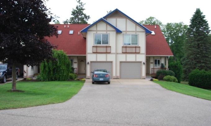 Gaylord Condo | Ideal Retreat for Golfers, Skiers, and Families - 9.8/10