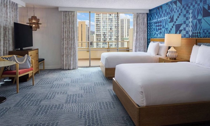Waikiki Hotel | Perfect for Groups! 3 Units Near Honolulu Zoo & Pool Access