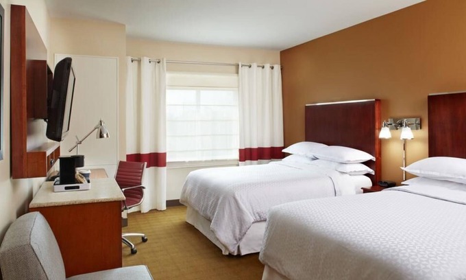 Southeast Houston House | Great for Groups! 3 Comfortable Units, Onsite Pool, FREE Parking
