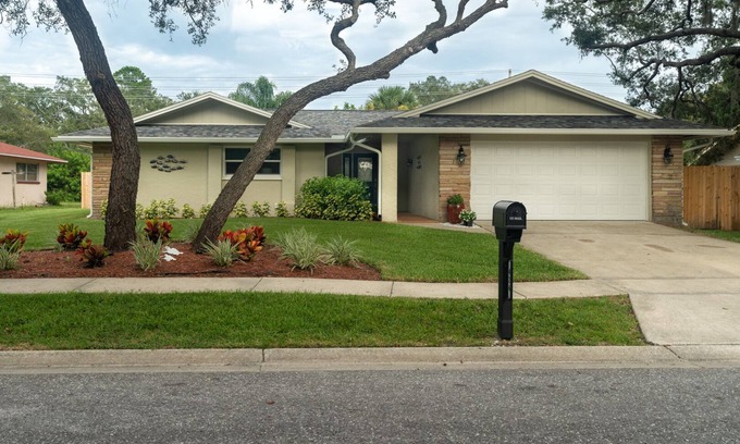 Tarpon Springs House | Ideal Family Retreat: Perfect for Long Stays and Fun!