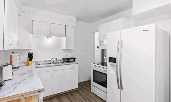 Detroit House | Ideal Long-Term Stay with Cozy Atmosphere & Breakfast