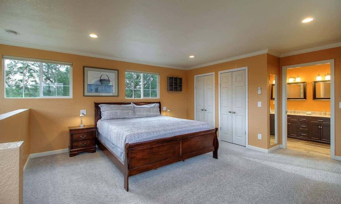 Healdsburg House | Top-Rated Stay Near Russian River Breweries & Wineries