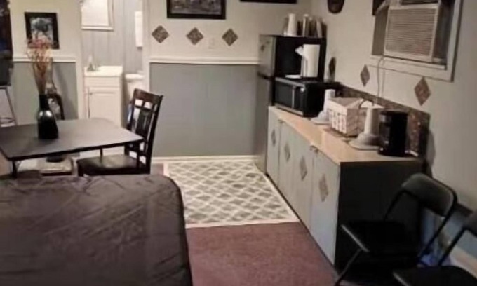 Franklin Estates Cottage | Great gameroom in the Country close to Texas A&M.