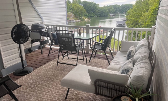 North Shore Condo | Great getaway for a couple that is craving time away from the busy work week!