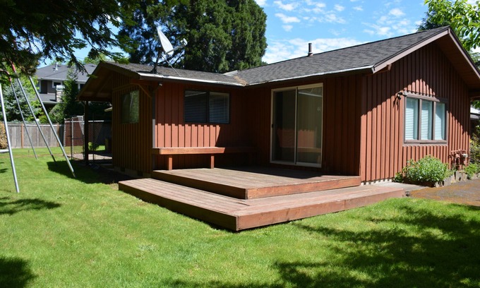 Cedar Hills House | Inviting Guest House in Portland, Oregon with Spa & Breakfast