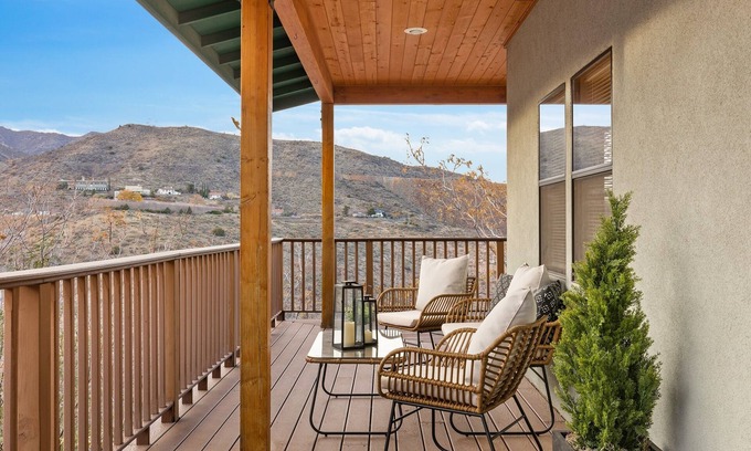 Jerome Apartment | Indulge in Comfort with Kitchen & Views in AZ's Mining Town