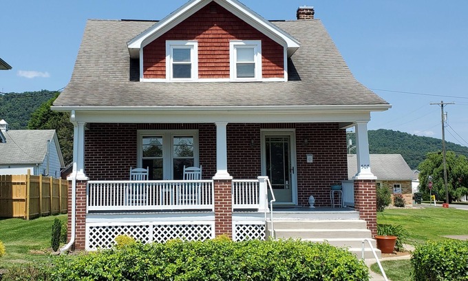 Bellefonte House | Ideal Retreat for Penn State Fans with Family-Friendly Amenities