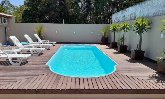 Mariscal House | Budget-Friendly Retreat: Poolside Haven in Mariscal!